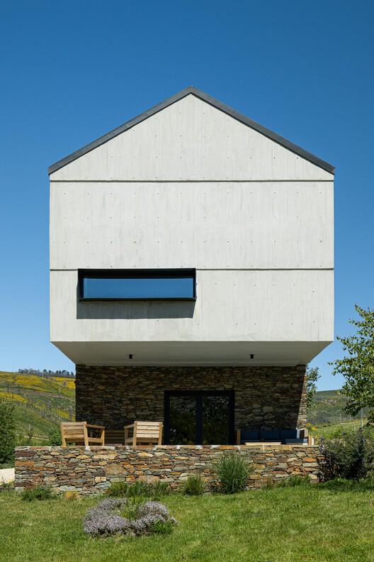 Casa Refugio TerraSense Mountain / Atelier DRK Casa Refugio TerraSense Mountain / Atelier DRK - Fotografía exterior