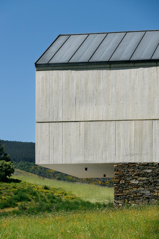 Casa Refugio TerraSense Mountain / Atelier DRK Casa Refugio TerraSense Mountain / Atelier DRK - Fotografía exterior