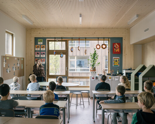 De Zevensprong - Integrated Child and Expertise Center / KRFT Architecture - Interior Photography, Shelving, Table, Chair