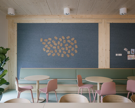 De Zevensprong - Integrated Child and Expertise Center / KRFT Architecture - Interior Photography, Chair