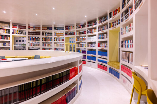 Centro de Reflexión y Lectura CERESO 2 / Antonio Garza Ferrigno Centro de Reflexión y Lectura CERESO 2 / Antonio Garza Ferrigno - Fotografía interior, Armarios, Estanterías