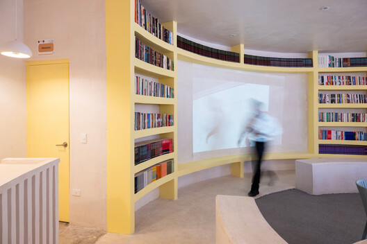 Centro de Reflexión y Lectura CERESO 2 / Antonio Garza Ferrigno Centro de Reflexión y Lectura CERESO 2 / Antonio Garza Ferrigno - Fotografía interior, Armarios, Estanterías, Iluminación