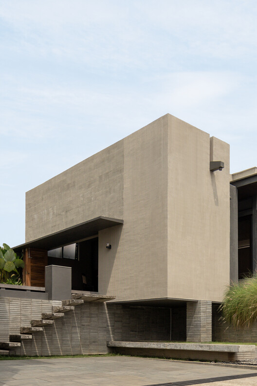 Rumah Tahu House / suatudio - Exterior Photography, Concrete
