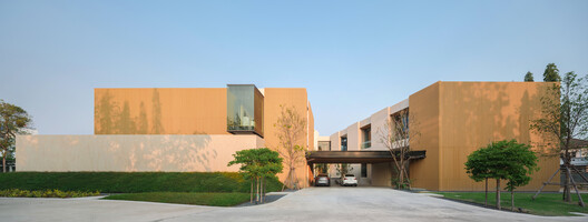 Axis of Growth House / Elemental Living - Exterior Photography, Courtyard