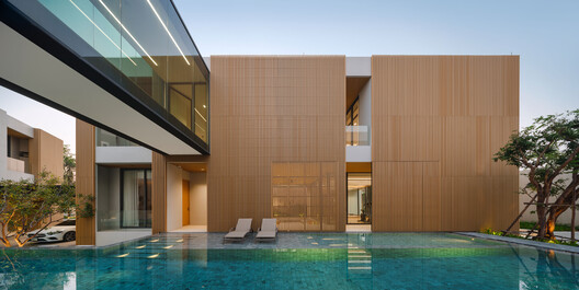 Axis of Growth House / Elemental Living - Exterior Photography, Courtyard