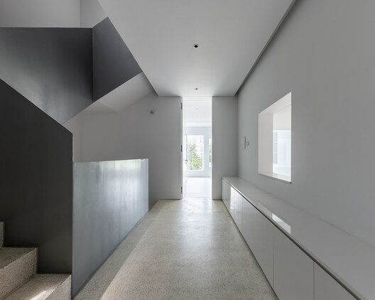 F10 House / 23o5Studio - Image 11 of 34