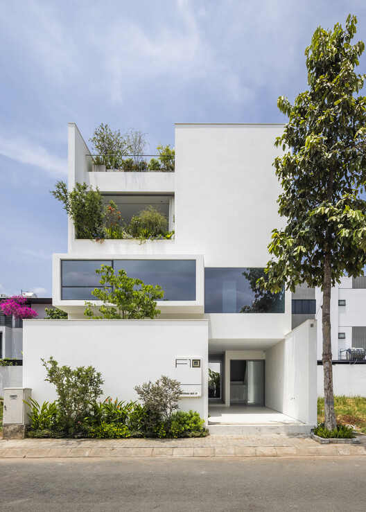 F10 House / 23o5Studio - More Images