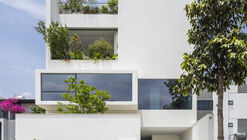 F10 House / 23o5Studio