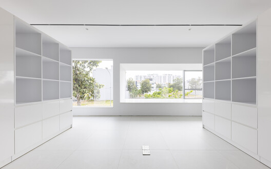 F10 House / 23o5Studio - Interior Photography, Shelving, Glass
