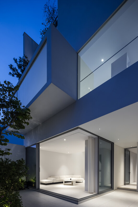 F10 House / 23o5Studio - Image 27 of 34