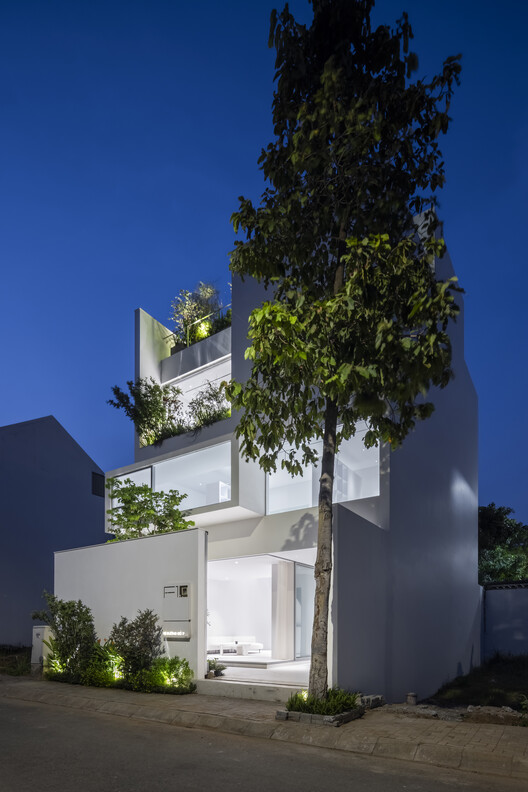 F10 House / 23o5Studio - Image 30 of 34