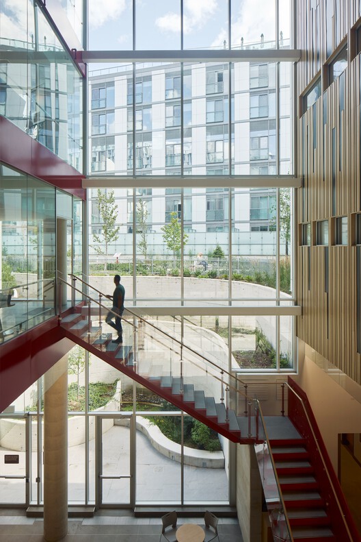 Indigenous Hub / BDP Quadrangle + Two Row Architect + Stantec Architecture + ERA Architects Indigenous Hub / BDP Quadrangle + Two Row Architect + Stantec Architecture + ERA Architects - Interior Photography, Stairs, Glass