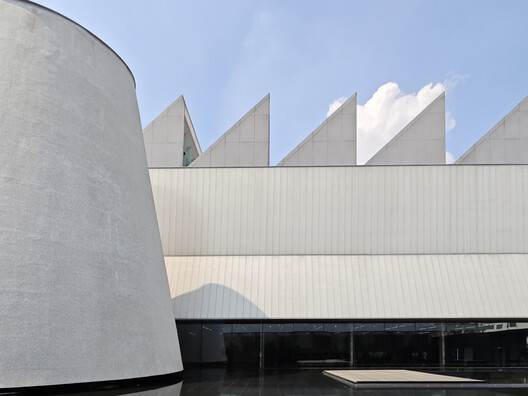 Heritage in Motion: Bangkok’s Buildings That Continue to Become - Image 3 of 22