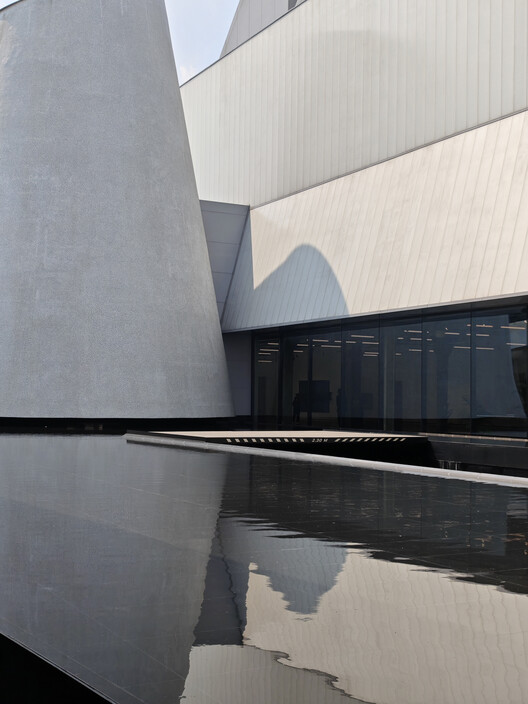 Heritage in Motion: Bangkok’s Buildings That Continue to Become - Image 8 of 22