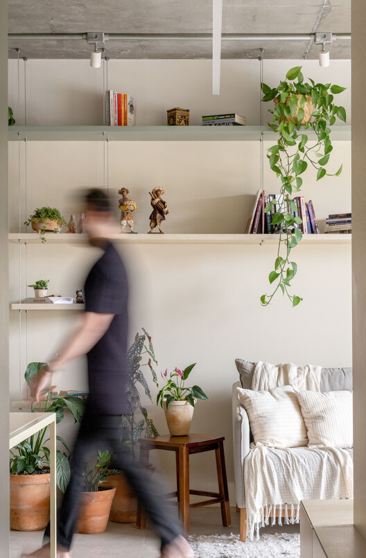 Apartamento Mari 402 / Térreo Arquitetos - Fotografia de Interiores, Madeira, Prateleira, Iluminação