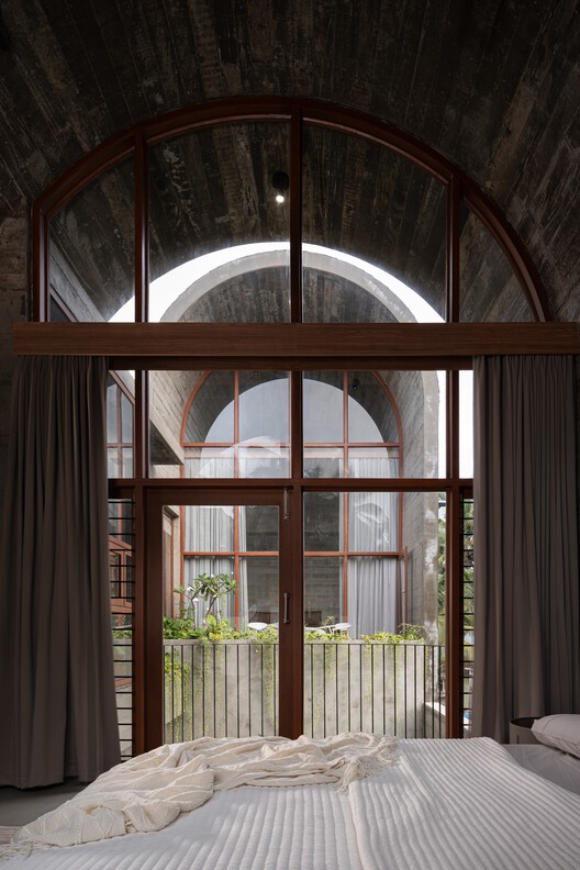 Vault House / Encasa Archstudio - Interior Photography, Wood, Lighting, Arch, Bedroom, Bed