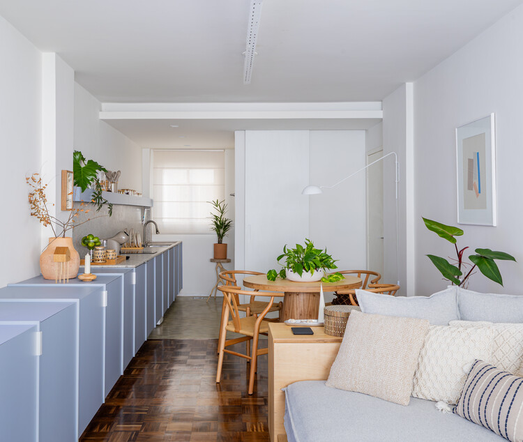 Apartamento Central / ARQLIQ arquitetura - Fotografia de Interiores, Interiores De Apartamentos, Cozinha, Iluminação, Mesa, Cadeira