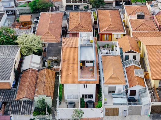 Residencia RAJ / Ricardo Gusmão Arquitetos Residencia RAJ / Ricardo Gusmão Arquitetos - Fotografía exterior, Fotografía vista aérea, Balcón