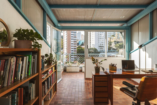 Residencia RAJ / Ricardo Gusmão Arquitetos Residencia RAJ / Ricardo Gusmão Arquitetos - Fotografía interior, Mesas, Sillas