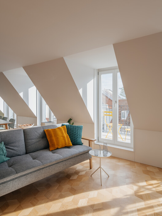 Edifício Belavista à Lapa 76 / ALA.rquitectos - Fotografia de Interiores, Sala de Estar, Madeira, Cadeira