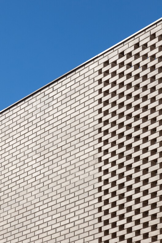 Escola Básica nº5 de Camarate / UMA Collective - Fotografia de Exterior