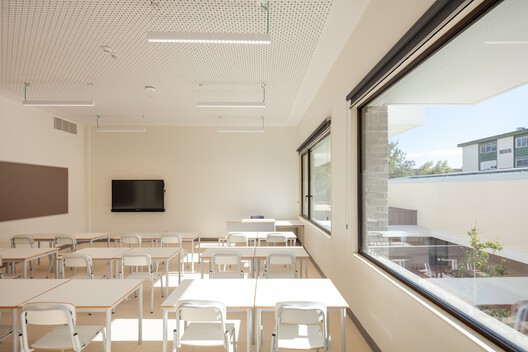 Escola Básica nº5 de Camarate / UMA Collective - Fotografia de Interiores, Cozinha