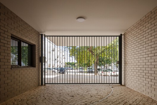 Escola Básica nº5 de Camarate / UMA Collective - Fotografia de Interiores, Concreto