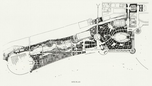 Playful and Ironic: The Legacy of Postmodernist Architecture in the United States - Image 9 of 24