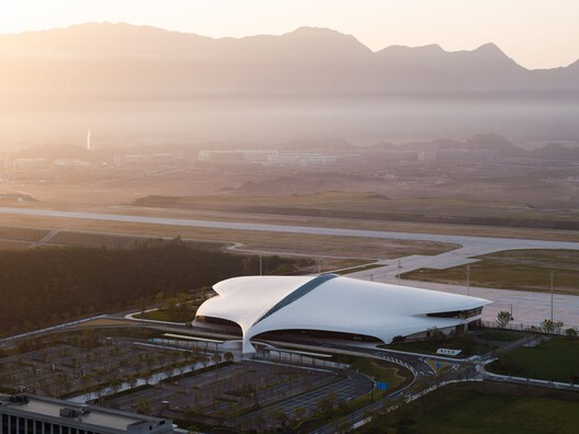 Lishui Airport  / MAD Architects - Image 2 of 14