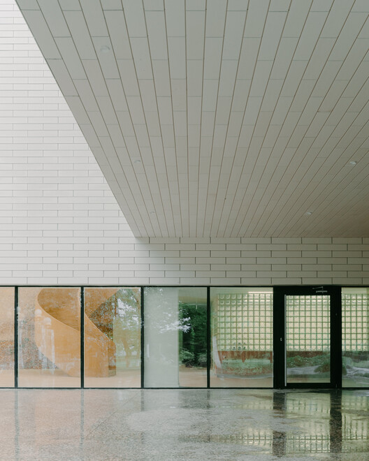 Zviad Gamsakhurdia Presidential Center / Tsanava + Maisuradze + T-architects Zviad Gamsakhurdia Presidential Center / Tsanava + Maisuradze + T-architects - Image 10 of 32