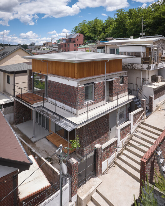 Painter N's House / a.co.lab Painter N's House / a.co.lab - Exterior Photography, Balcony, Brick