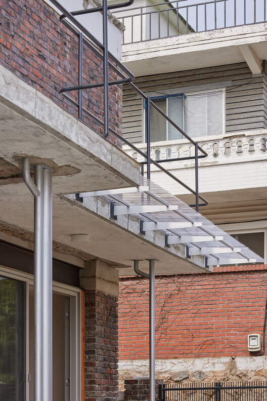 Painter N's House / a.co.lab Painter N's House / a.co.lab - Interior Photography, Balcony, Brick, Handrail