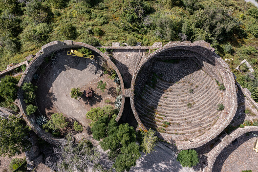 Catalejos Urbanos / 3ME Arquitectura Catalejos Urbanos / 3ME Arquitectura - Fotografía exterior, Arco