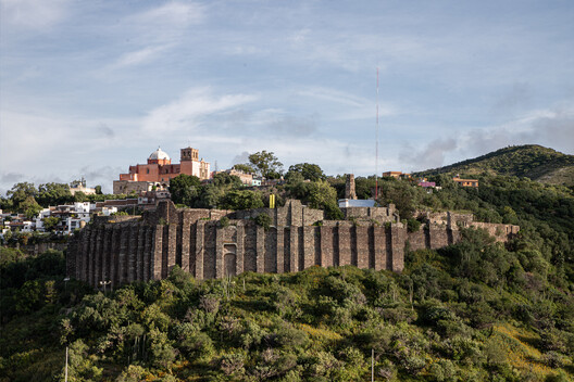Catalejos Urbanos / 3ME Arquitectura Catalejos Urbanos / 3ME Arquitectura - Fotografía exterior