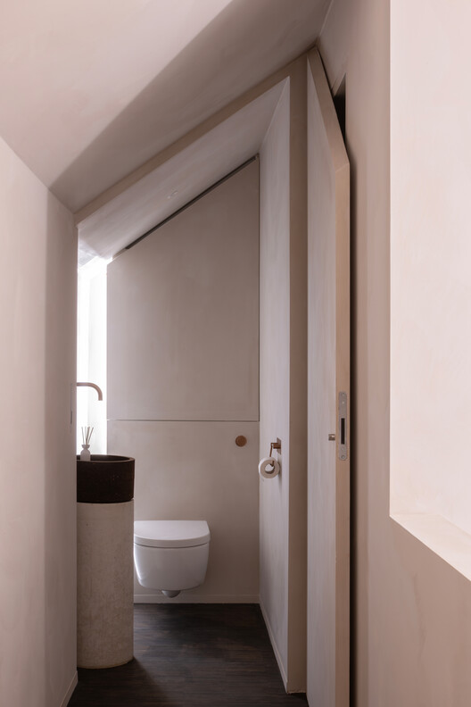 Zwarte Fles Residence / Vi.architectuur.atelier - Interior Photography, Bathroom, Toilet, Concrete