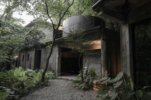 Shaping Architectural Continuity: 25 Revitalization Projects Across Historic, Industrial, and Natural Sites - Image 22 of 26