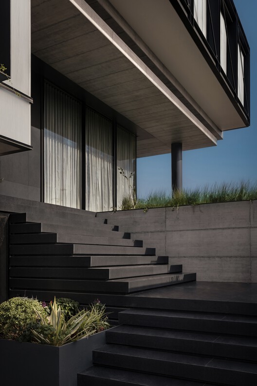 Residence T20 / Minimalist Architecture & Design Studio - Image 5 of 35