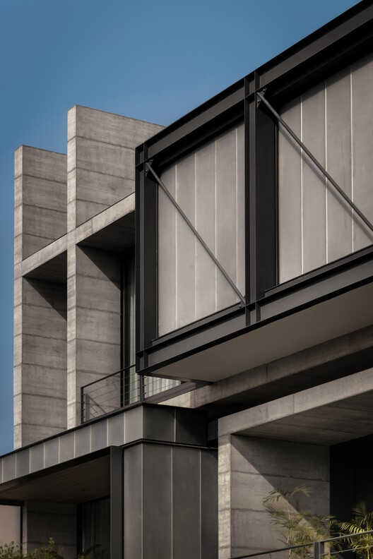 Residence T20 / Minimalist Architecture & Design Studio - Image 2 of 35