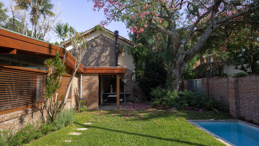 Casa HN / Agustín Mendiondo + Franco Riccheri - Imagen 5 de 23