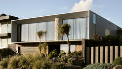 Coastal House / Splinter Society