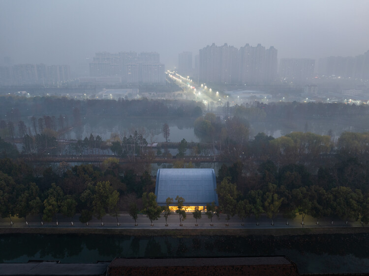 Jingzhou City Wall Archaeological Site Exhibition Pavilion / Qing Studio - Exterior Photography, Cityscape