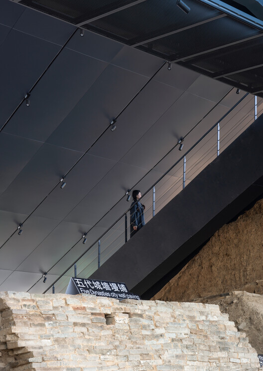 Jingzhou City Wall Archaeological Site Exhibition Pavilion / Qing Studio - Interior Photography