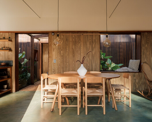Sagarana House / Estúdio HAA! Sagarana House / Estúdio HAA! - Interior Photography, Dining room, Wood, Table, Chair