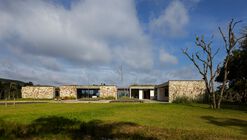 Casa Entre Acantilados / Marchetti Bonetti+