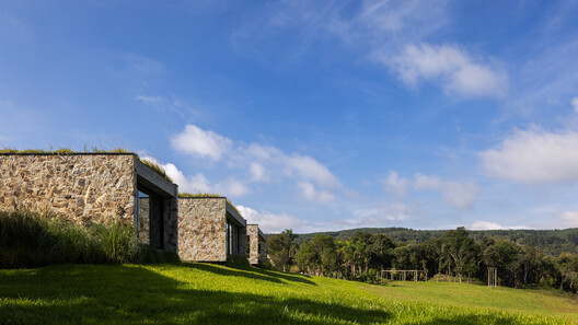 Casa Entre Acantilados / Marchetti Bonetti+ Casa Entre Acantilados / Marchetti Bonetti+ - Fotografía exterior, Jardín