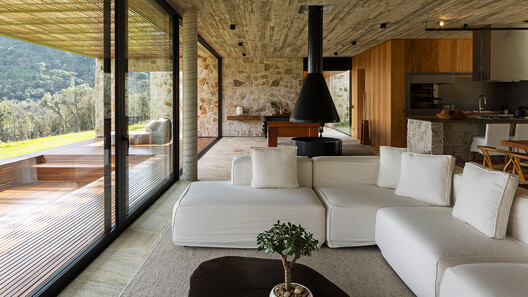 Casa Entre Acantilados / Marchetti Bonetti+ Casa Entre Acantilados / Marchetti Bonetti+ - Fotografía interior, Sala de estar, Madera, Fijación Vigas