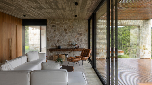 Casa Entre Acantilados / Marchetti Bonetti+ Casa Entre Acantilados / Marchetti Bonetti+ - Fotografía interior, Madera, Ladrillo, Concreto, Fijación Vigas