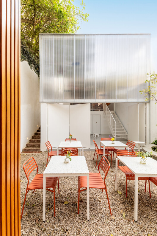 Cosmos House / Andréa Helou - Interior Photography, Dining room, Chair