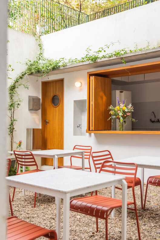Cosmos House / Andréa Helou - Interior Photography, Dining room, Wood, Table, Chair, Patio