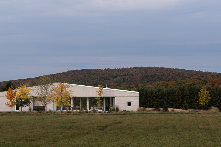 Le Fenil Residence / NatureHumaine - Houses